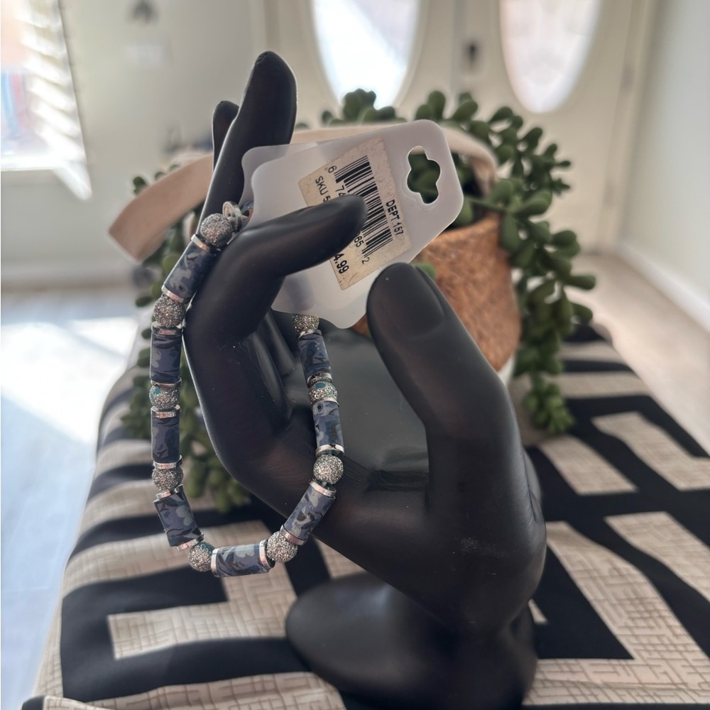 NWT Blue and Silver Beaded Bracelet - Picture 2 of 2